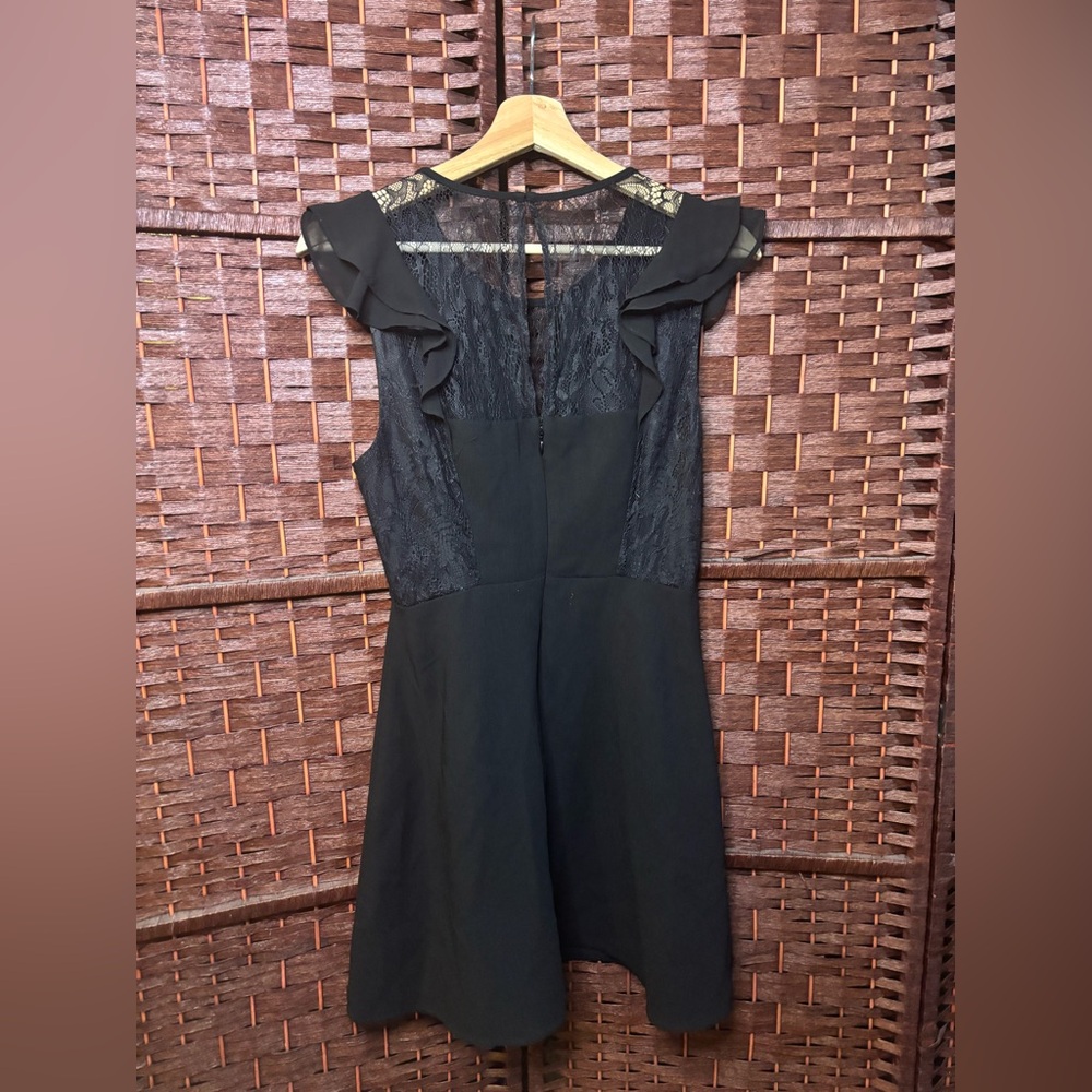 BCBGeneration Black Ruffle Lace Dress Women's Size 6 Mini Cocktail Like New - Picture 3 of 5